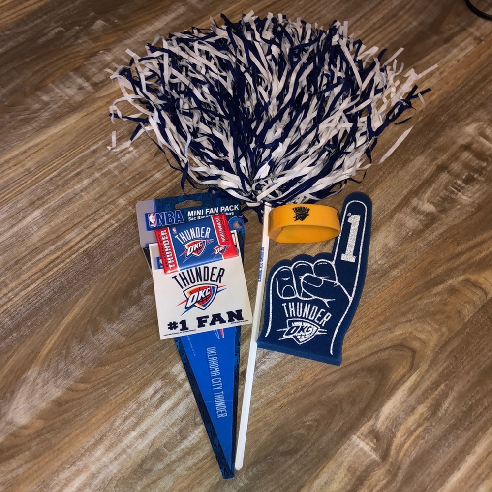 RARE EXCLUSIVE THUNDER FAN PACK